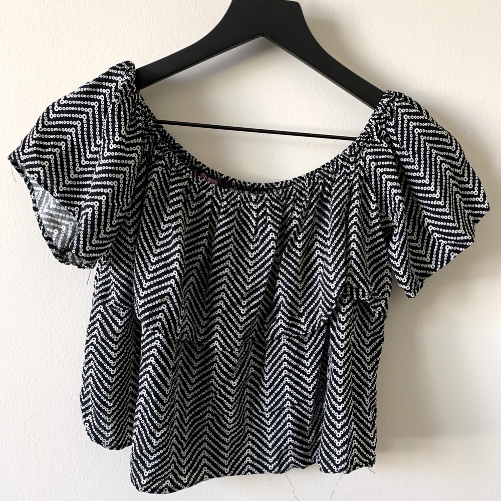 Pattern Crop Top - Picture 4 of 5
